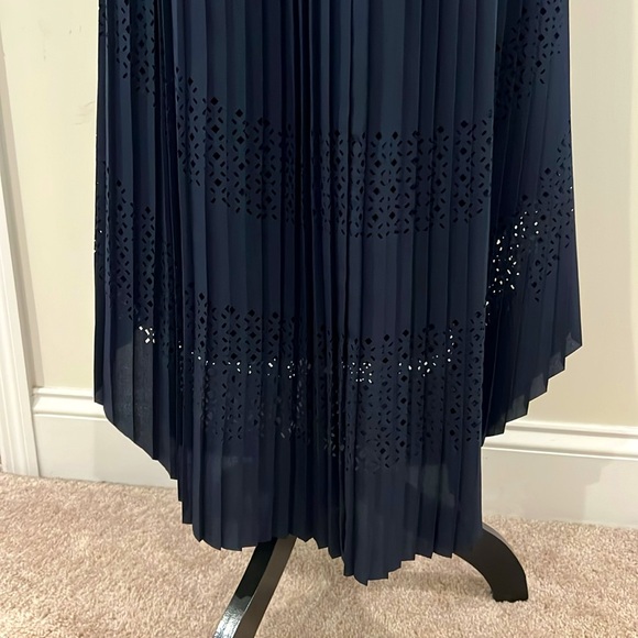 Banana Republic Laser Cut Curved Hem Dress - Picture 5 of 11